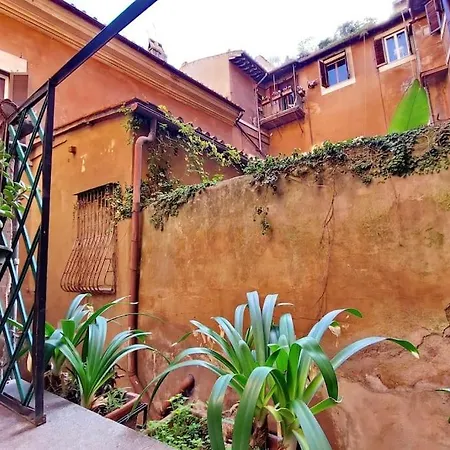 Apartment Trilussa Rome